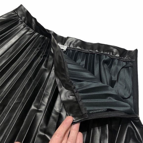 Kate Kasin Pleated Vegan Leather Skirt - Picture 5 of 12